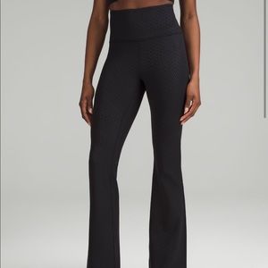 Lululemon Groove SHR Flare Pant *Nulu